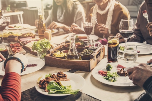 friends eating a healthy meal