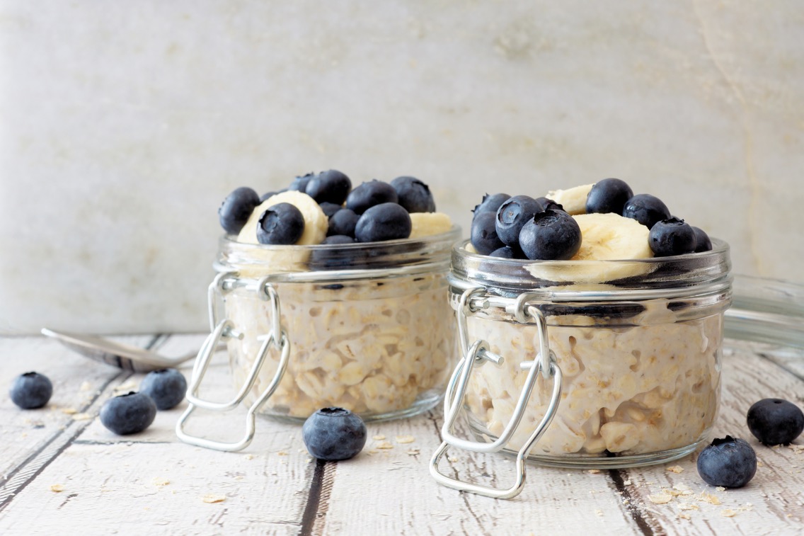 Overnight oats with blueberries, an example of resistant starch